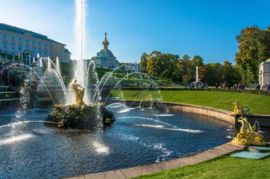 28 Eylül 2017 yılında sonbahar güneşli günde Samson çeşme 