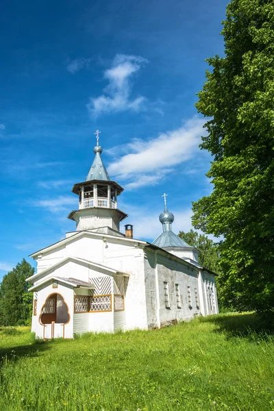 A Igreja Ortodoxa Russa na aldeia Kagirovo, Kostroma ob — Fotografia de Stock