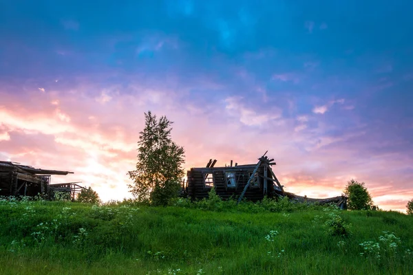 Verlaten dorp van Pavlovo in de regio Kostroma. — Stockfoto
