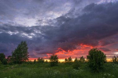 Bir yaz akşamı güzel gün batımı. 