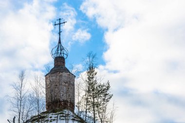 Eski Ortodoks Kilisesi'nin harap kubbe. 