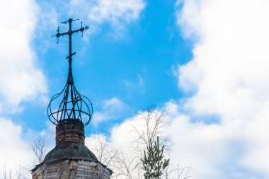 Eski Ortodoks Kilisesi'nin harap kubbe. 