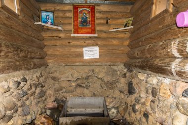 Monk Leonti Mikhailovsky, 05/03/2016 yakınındaki kutsal bahar