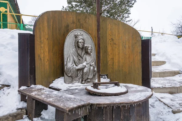 Virgen Santa en el pueblo de Vyatskoye, región de Yaroslavl, Rusia . — Foto de Stock