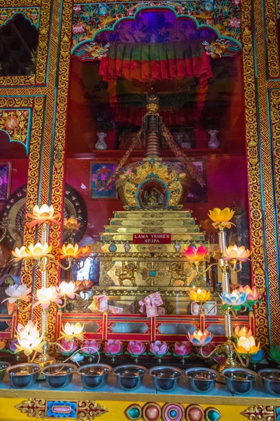 Nel tempio principale del monastero Kopan, Kathmandu, Nepal . — Foto Stock