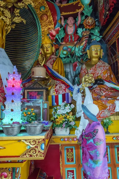 Nel tempio principale del monastero buddista Kopan 26 marzo 201 — Foto Stock
