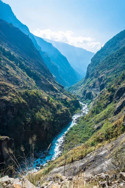 Río Montaña Profundo Desfiladero Día Primavera Himalaya Nepal — Foto de Stock