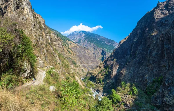 Nepal Marzo 2018 Turistas Carretera Montaña Pista Alrededor Annapurna Marzo — Foto de Stock