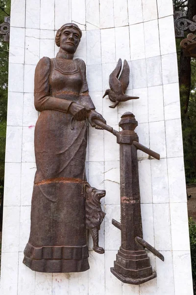 Anton Pavlovich Chekhov 'un Yalta' daki eserlerinin Anıt Çehov karakterleri, 09 / 05 / 2019, Yalta, Kırım. 