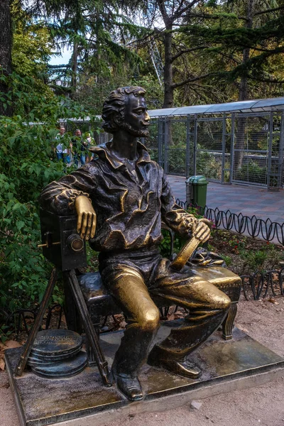 Monument to Alexander Khanzhonkov - the creator of the Russian f — Stock Photo, Image