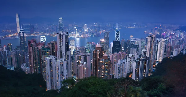 Victoria Peak Hong Kong, Bâtiments de bureaux modernes dans la baie de Hong Kong depuis le Peak. point de repère populaire, visite touristique célèbre, voyageur dans le monde — Photo