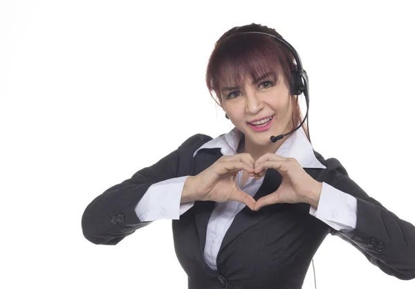 Mujer de negocios sonriente mostrando signo de amor, forma de corazón. C — Foto de Stock