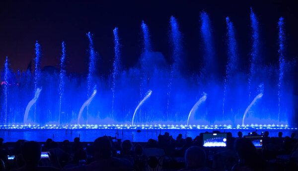 Поющие фонтаны. Светящиеся цветные фонтаны и лазерное шоу
