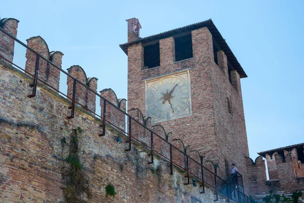 Torre Castelvecchio Torre Del Reloj Murallas Verona Italia — Foto de Stock