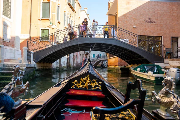 Editorial. June, 2019. Venice, Italy. View of the Canal from a g — Stock Photo, Image