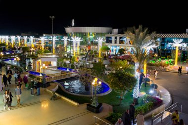 Yazı işleri. 27.02.2020. Sharm El Sheikh, Mısır. Soho Meydanı. Soho Meydanı 'ndaki alışveriş, eğlence merkezleri ve kafe, Sharm El Sheikh, Mısır 