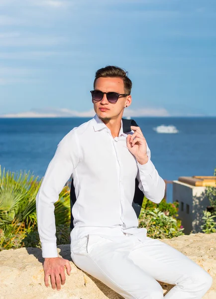 Young Handsome Man Suit White Pants Sea Background Palm Trees — Stock Photo, Image