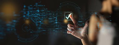 İş kadını El, Standart Kalite Kontrol Sertifikası Güvencesi ile çalışıyor İnternet İş Teknolojisi Ui.