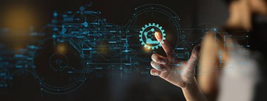 Ui izleme sistemi yazılımı ile akıllı fabrika otomotiv endüstriyel makine ile mühendis el kontrol ve kontrol kaynak robotik otomatik silah simgesi.