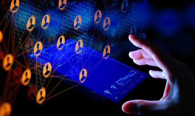 Küresel yapı ağında çalışan iş kolu ve veri alışverişi yeni akıllı telefon Ui ile müşteri bağlantısını değiştirdi.