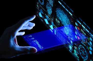 Kripto para birimi ve Ai akıllı telefon arayüzü ile çalışan iş adamı.