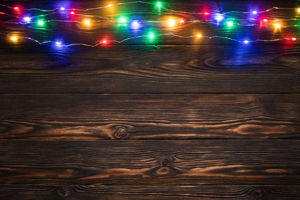 Karácsonyi fények vezetett koszorú a fa felületen Jogdíjmentes Stock Fotók