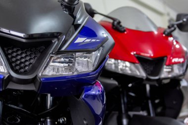 Lima, Peru - Marzo, 2020: Motoparttoto Yamaha mağazasında motosiklet tamir edildi ve satıldı, Lima 'da ortak bir dükkan.