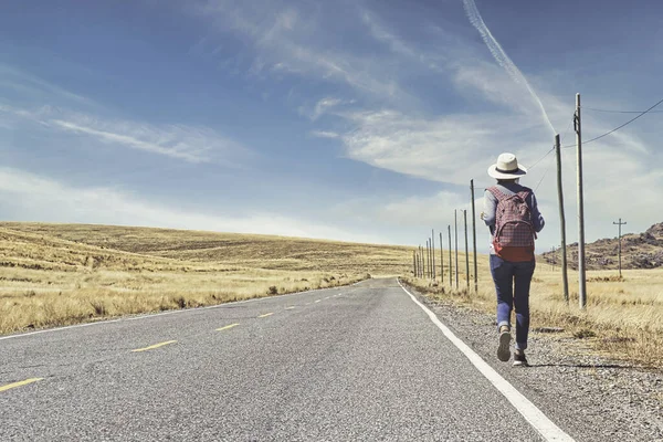 Beautiful Woman Hitchhiking Road Forest Hitchhiking Thumbs Countryside Road Travelling — Stock Photo, Image