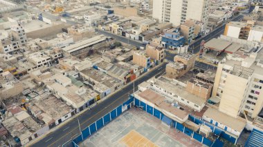 Lima Peru 'nun havadan görünüşü, arabasız sokaklar, insansız şehir. Güney Amerika 'da Coronavirüs salgını.