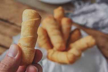 Evde kalmak için nefis aperatifler, tipik Venezuela tekelleri, peynir parmakları. İş ve zengin yiyecekler.