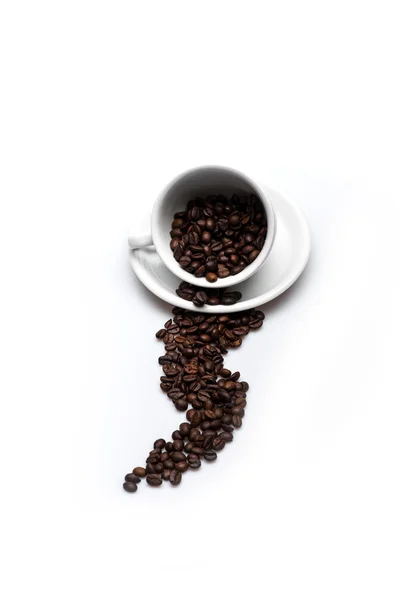 Kopp med kaffe och kaffebönor — Stockfoto