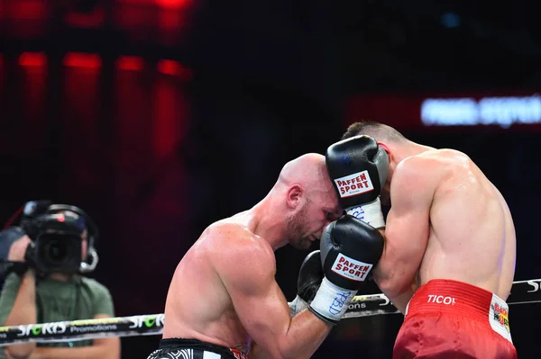 Boxeadores no identificados en el ring durante la lucha por los puntos de ranking — Foto de Stock