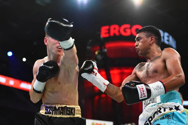 Boxeadores no identificados en el ring durante la lucha por los puntos de ranking — Foto de Stock