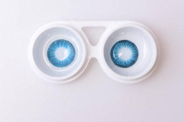 Kontakt lens kutularındaki gözler için