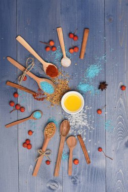 Antika arka plan üzerinde yemek pişirmek için malzemeler