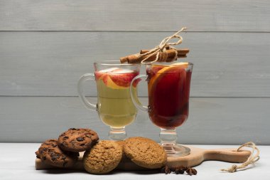 Glintwein veya sıcak şarap mulled bardak