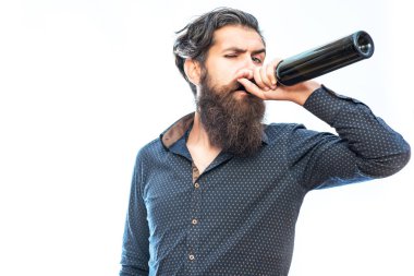 kırmızı şarap ile sakallı adam