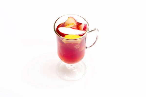 Verre de délicieux glintwein ou vin chaud chaud chaud chaud — Photo