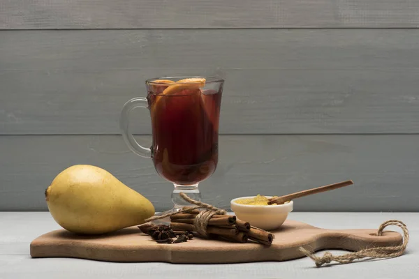 Glass of delicious glintwein or mulled hot wine — Stock Photo, Image