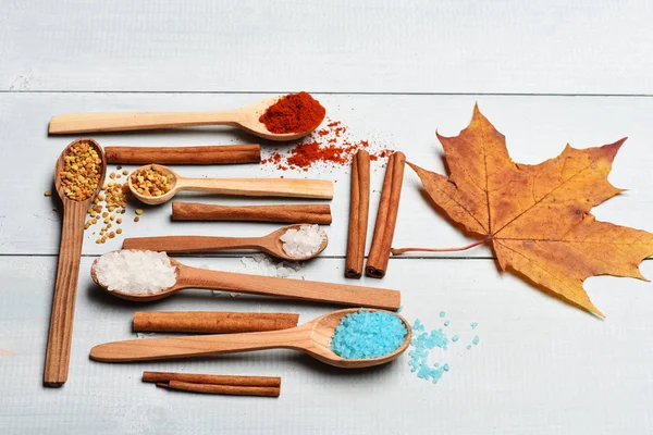 Set van ingrediënten voor het koken op vintage achtergrond — Stockfoto