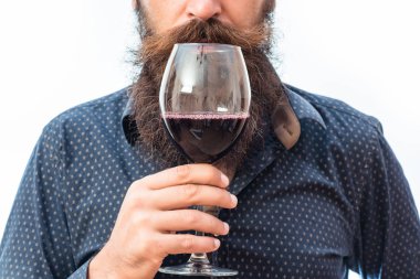sakallı adam şarapla