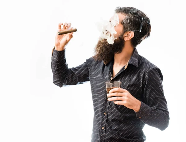 Homme avec cigare et whisky — Photo