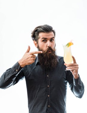 alkolsüz kokteyl ile sakallı adam