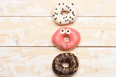 Antika arka plan üzerinde komik sırlı çörek