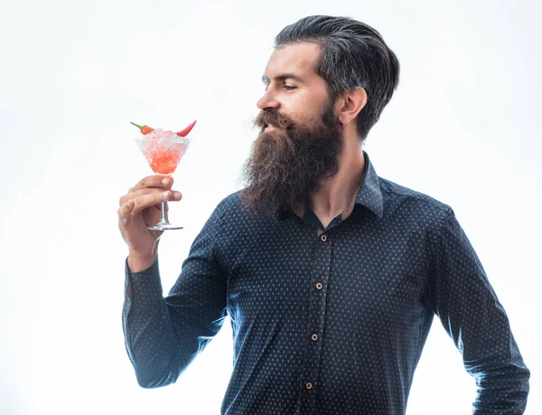 Bearded man with alcoholic cocktail — Stock Photo, Image