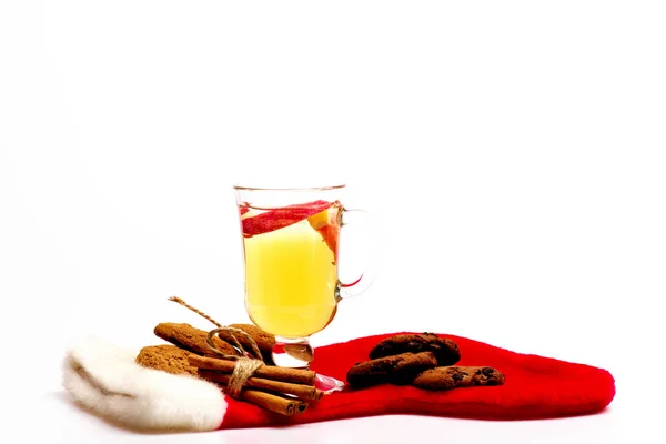 Glas leckerer Glühwein oder Glühwein — Stockfoto