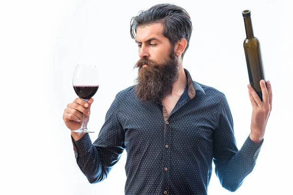 Bärtiger Mann mit Rotwein — Stockfoto