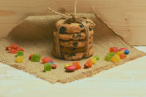 Galletas y dulces de chocolate con avena —  Fotos de Stock