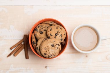 çikolatalı kurabiye ile kahve