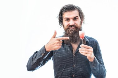 sakallı adam alkollü atış ile